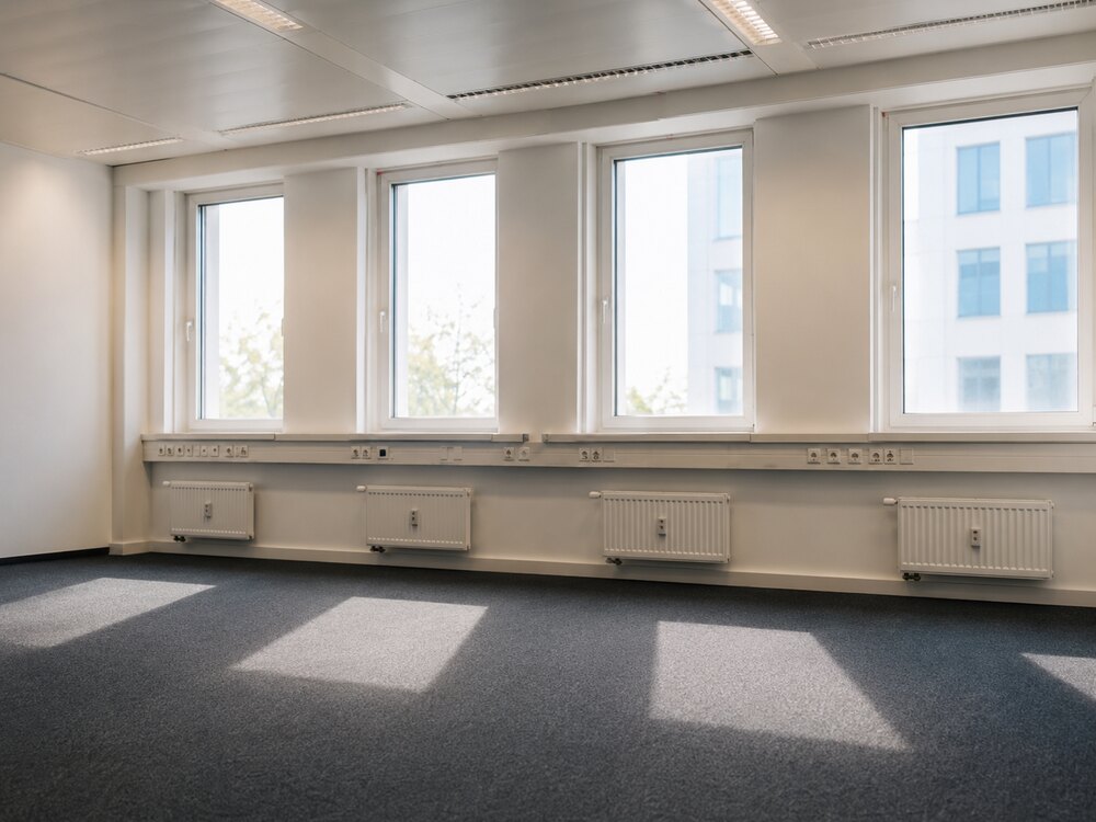 Team-Raum mit mehreren Arbeitsplätzen am ACU Campus